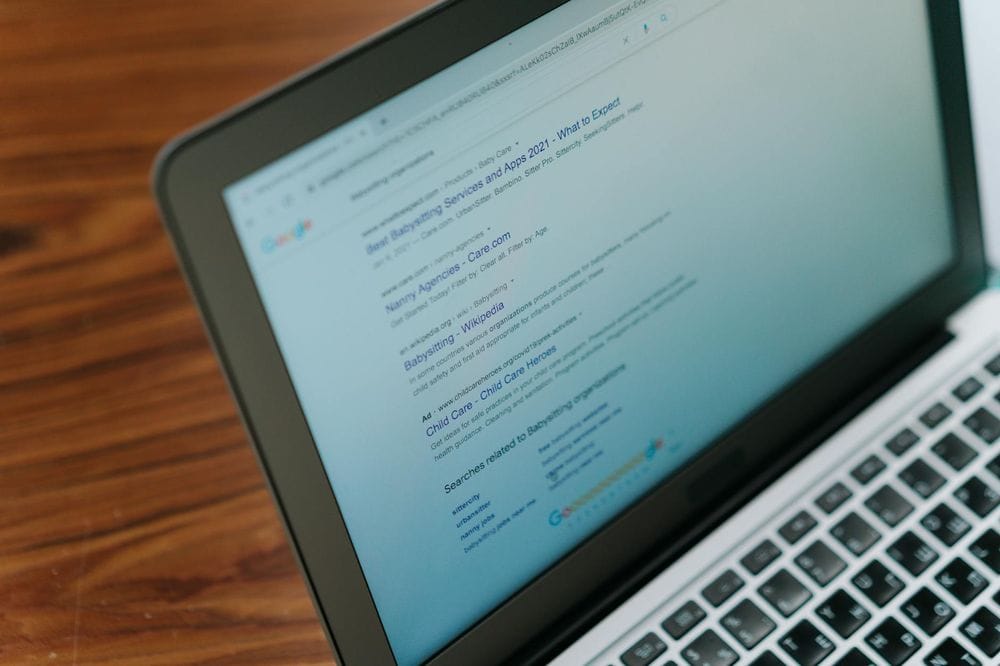 Icona di Google con un cerchio di connessioni